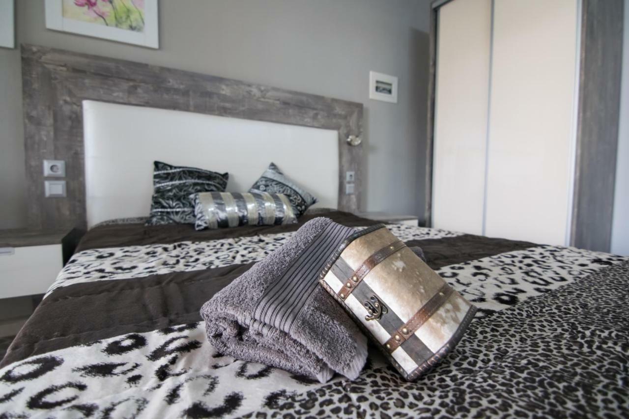 Avra Comfort Rooms Nea Poteidaia Exteriör bild