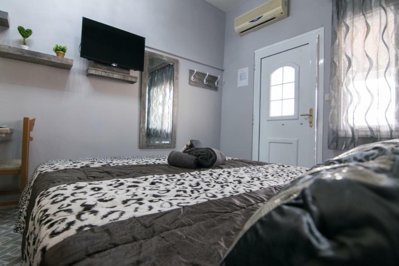 Avra Comfort Rooms Nea Poteidaia Exteriör bild